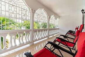 Runaway Bay Gem in Runaway Bay