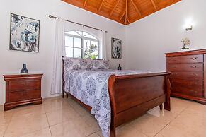 Runaway Bay Gem in Runaway Bay