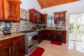 Runaway Bay Gem in Runaway Bay