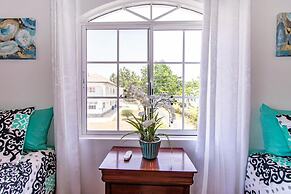 Runaway Bay Gem in Runaway Bay