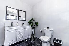 Runaway Bay Gem in Runaway Bay