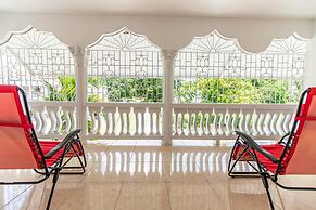 Runaway Bay Gem in Runaway Bay