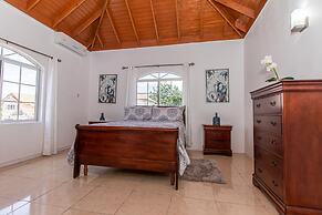 Runaway Bay Gem in Runaway Bay