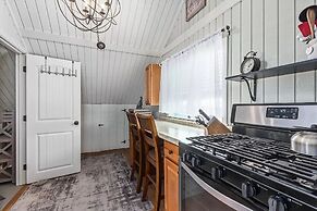 Private Condo w Ocean Views Next to Beach
