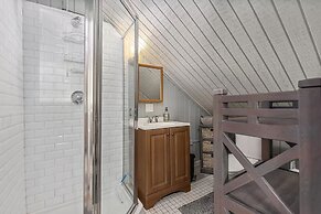 Private Condo w Ocean Views Next to Beach