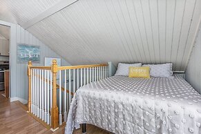 Private Condo w Ocean Views Next to Beach
