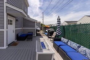 Private Condo w Ocean Views Next to Beach