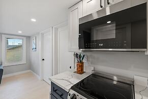 Modern Condo Perfect For Winter Rental