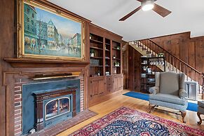 Cozy Stay w Fireplace Near Gunstock Laconia