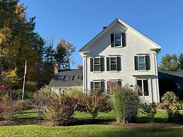 Cozy Stay w Fireplace Near Gunstock Laconia