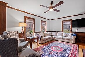 Cozy Stay w Fireplace Near Gunstock Laconia