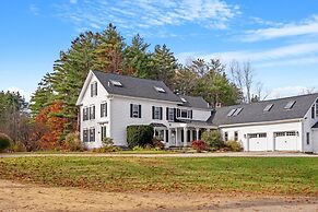 Cozy Stay w Fireplace Near Gunstock Laconia