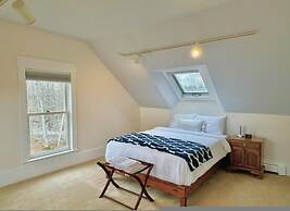 Cozy Stay w Fireplace Near Gunstock Laconia