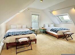 Cozy Stay w Fireplace Near Gunstock Laconia