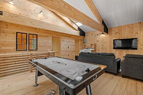 Ski Cabin w Hot Tub Gas Fireplace Near Cranmore