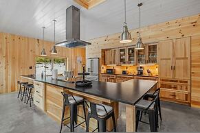 Ski Cabin w Hot Tub Gas Fireplace Near Cranmore