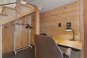 Ski Cabin w Hot Tub Gas Fireplace Near Cranmore