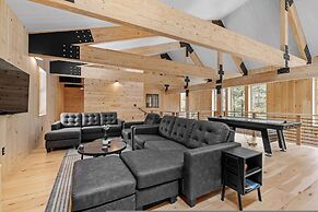 Ski Cabin w Hot Tub Gas Fireplace Near Cranmore