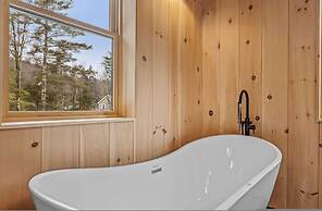 Ski Cabin w Hot Tub Gas Fireplace Near Cranmore