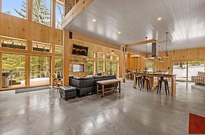Ski Cabin w Hot Tub Gas Fireplace Near Cranmore