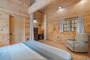 Ski Cabin w Hot Tub Gas Fireplace Near Cranmore