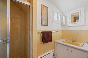 Spacious Dartmouth College Home on Occum Pond