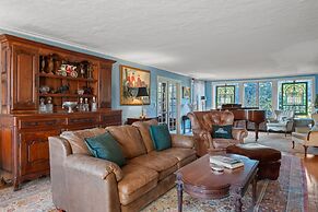 Spacious Dartmouth College Home on Occum Pond