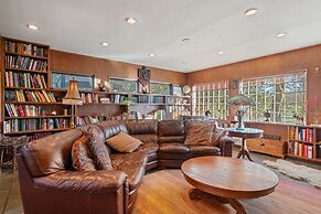 Spacious Dartmouth College Home on Occum Pond