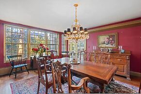 Spacious Dartmouth College Home on Occum Pond