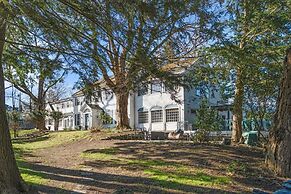 Spacious Dartmouth College Home on Occum Pond