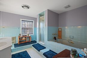 Spacious Dartmouth College Home on Occum Pond