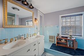 Spacious Dartmouth College Home on Occum Pond