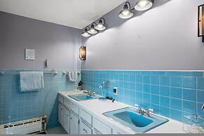 Spacious Dartmouth College Home on Occum Pond