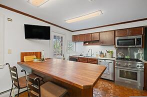 Spacious Dartmouth College Home on Occum Pond