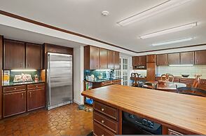 Spacious Dartmouth College Home on Occum Pond