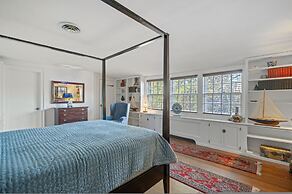 Spacious Dartmouth College Home on Occum Pond