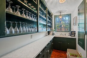 Spacious Dartmouth College Home on Occum Pond