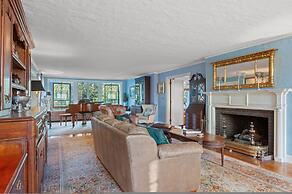 Spacious Dartmouth College Home on Occum Pond