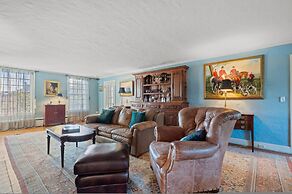 Spacious Dartmouth College Home on Occum Pond