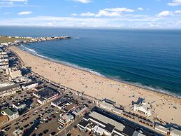 Modern Condo Perfect For Winter Rental