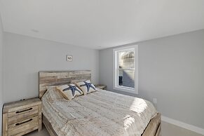 Modern Condo Perfect For Winter Rental