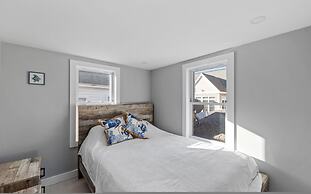 Modern Condo Perfect For Winter Rental