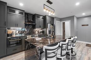 New Luxury 4 Bed Condo Perfect for Winter Rental