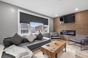 New Luxury 4 Bed Condo Perfect for Winter Rental