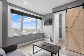 New Luxury 4 Bed Condo Perfect for Winter Rental