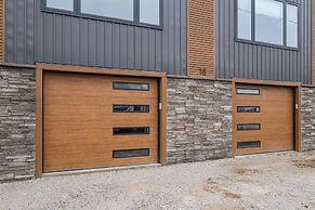 New Luxury 4 Bed Condo Perfect for Winter Rental