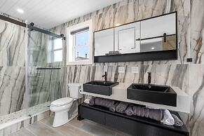 New Luxury 4 Bed Condo Perfect for Winter Rental