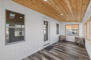 Modern Cottage Perfect For Winter Rental