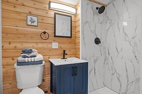 Modern Condo Perfect For Winter Rental