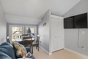 Modern Condo Perfect For Winter Rental